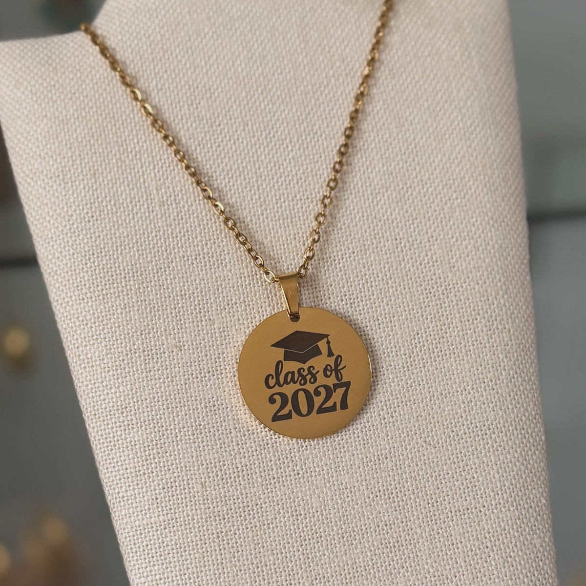Dije Graduación Clase 2027 – Grabado Láser Personalizado